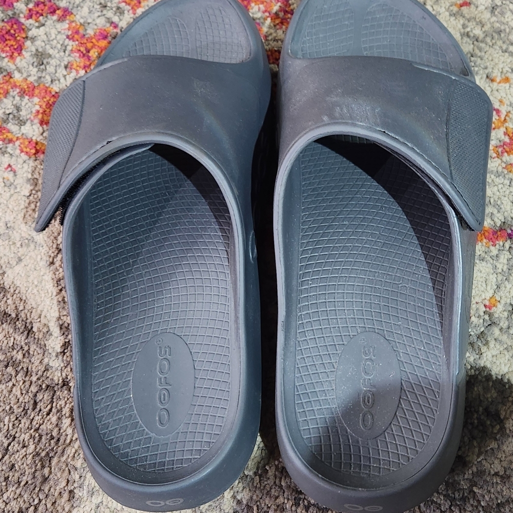 OOFOS Charcoal Slide Sandals